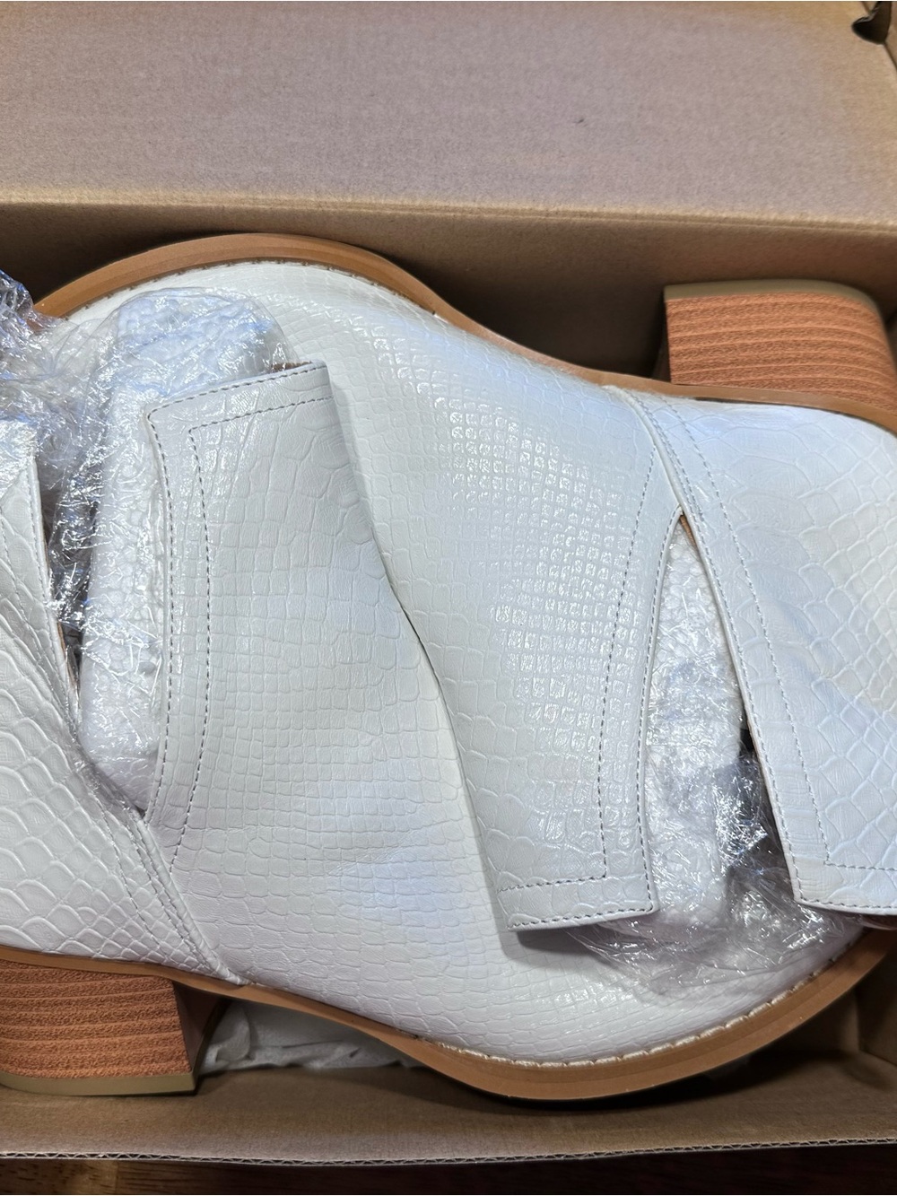 Women's 8M White Western Textured Block Heel Ankle Boots